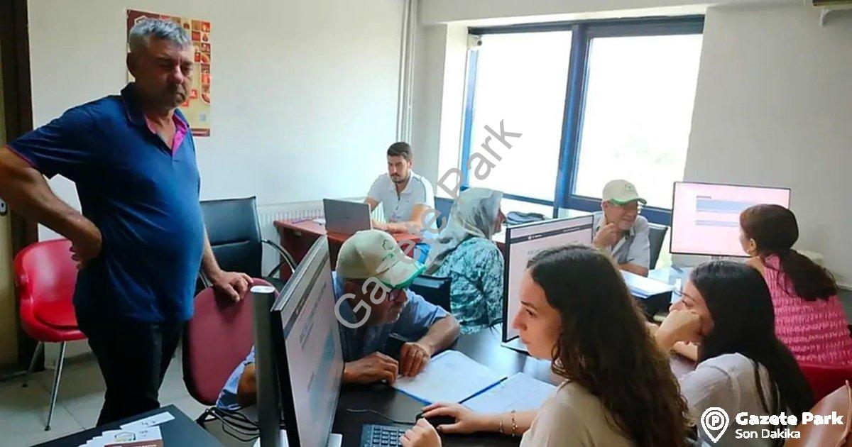 "Söke Ovası'nda Dev Tarım Sayımı: Süreç Yüzde 90'a Ulaştı" başlıklı haber için fotorealistik, profes